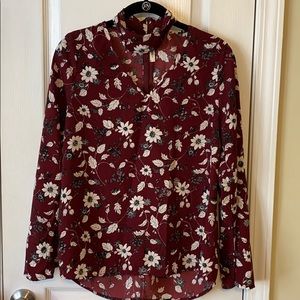Burgundy flower top with neck piece.